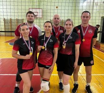 "Импульс-Атом" стали чемпиоами летнего волейбольного микст-турнира