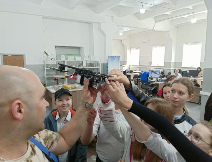 Сегодняшние школьники в гостях у вчерашних