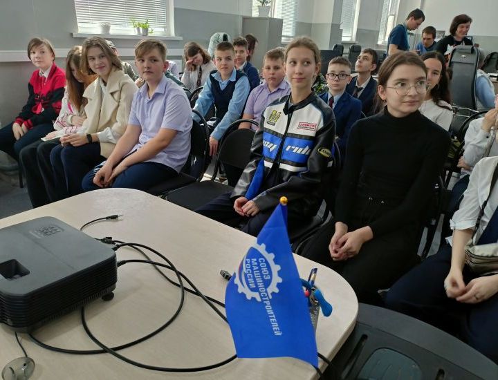 Сегодняшние школьники в гостях у вчерашних