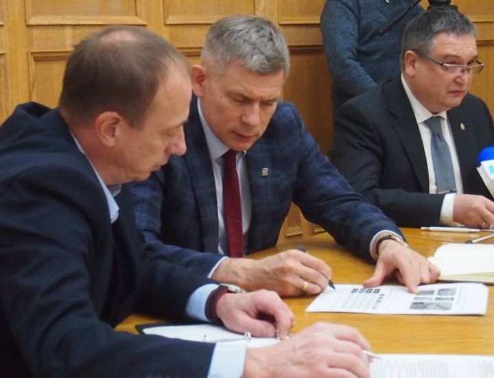 За круглым столом