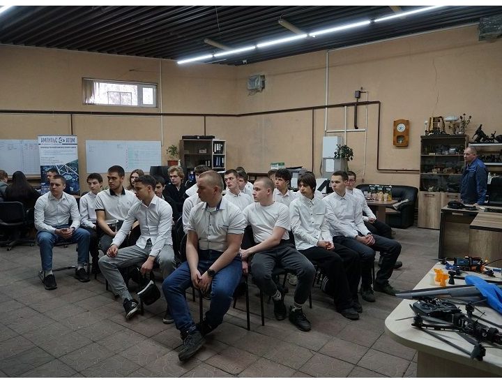 Будущие кадры для промышленности: студенты пензенского колледжа посетили завод "Импульс-Атом"