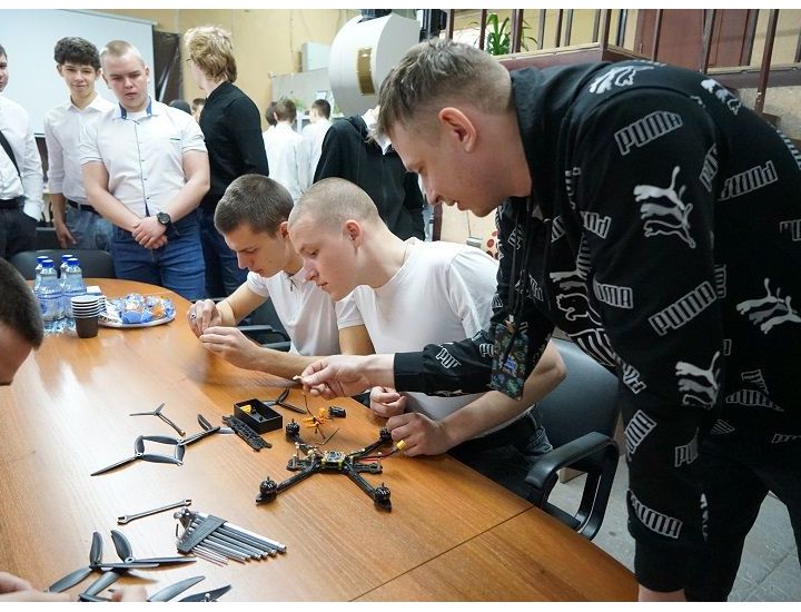 Будущие кадры для промышленности: студенты пензенского колледжа посетили завод "Импульс-Атом"
