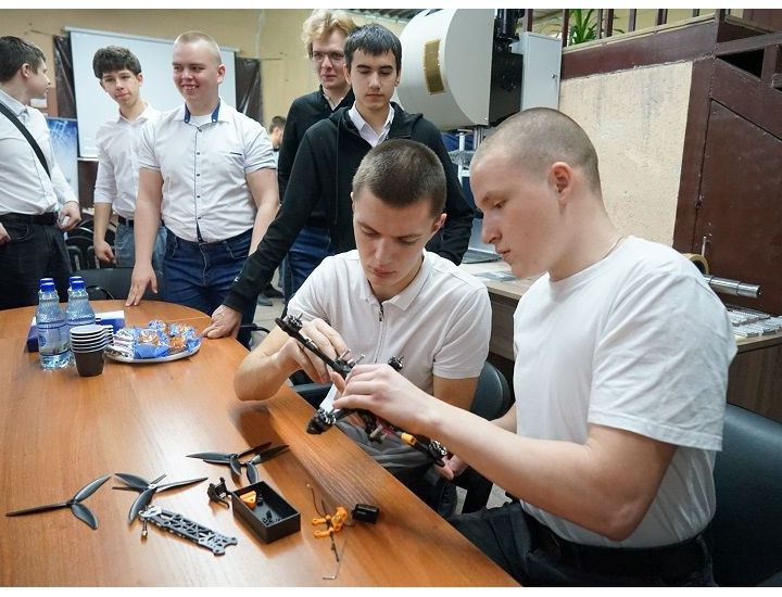 Будущие кадры для промышленности: студенты пензенского колледжа посетили завод "Импульс-Атом"