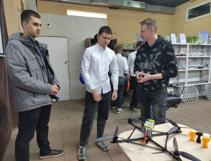 "Импульс-Атом" познакомил студентов с производством беспилотной техники