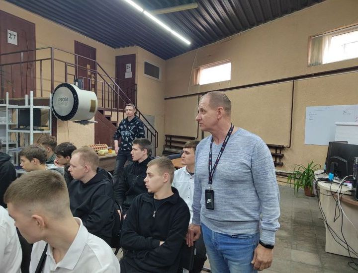 "Импульс-Атом" познакомил студентов с производством беспилотной техники