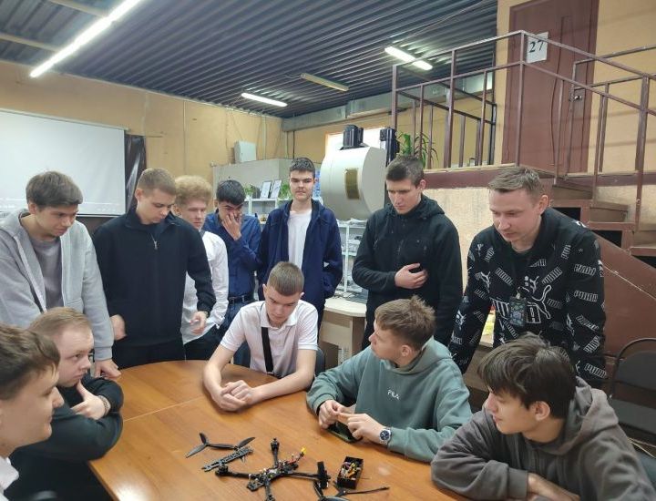 "Импульс-Атом" познакомил студентов с производством беспилотной техники