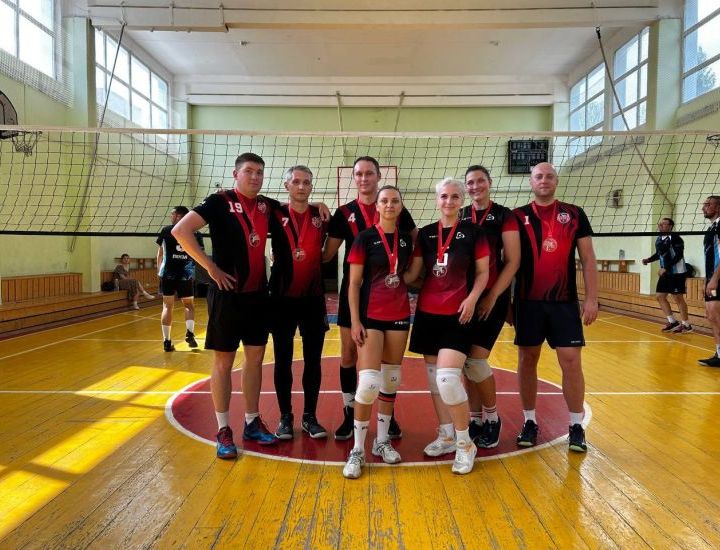 Волейбольная дружина "Импульс-Атом" стала призером летнего микста