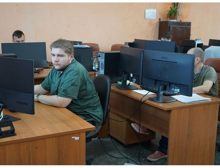 Глава Минэка Пензенской области Роман Трялин посетил завод "Импульс-Атом" Глава Минэка Пензенской области Роман Трялин посетил завод "Импульс-Атом"