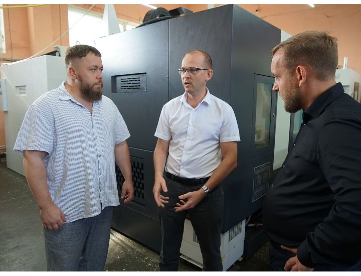 Глава Минэка Пензенской области Роман Трялин посетил завод "Импульс-Атом" Глава Минэка Пензенской области Роман Трялин посетил завод "Импульс-Атом"