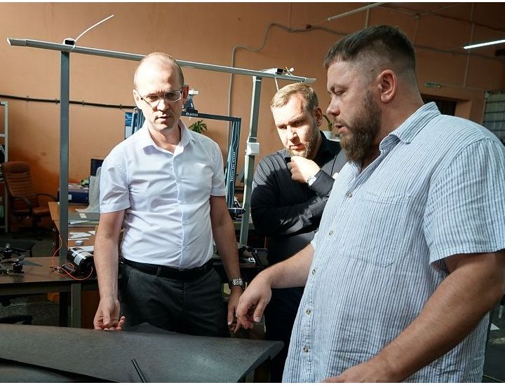 Глава Минэка Пензенской области Роман Трялин посетил завод "Импульс-Атом" Глава Минэка Пензенской области Роман Трялин посетил завод "Импульс-Атом"