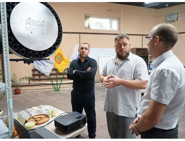 Глава Минэка Пензенской области Роман Трялин посетил завод "Импульс-Атом" Глава Минэка Пензенской области Роман Трялин посетил завод "Импульс-Атом"