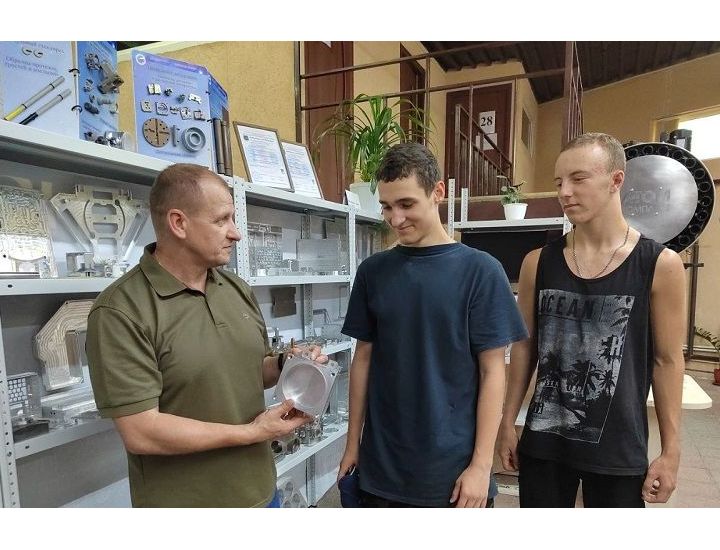 "Импульс-Атом" принял школьников и студентов на летнюю практику